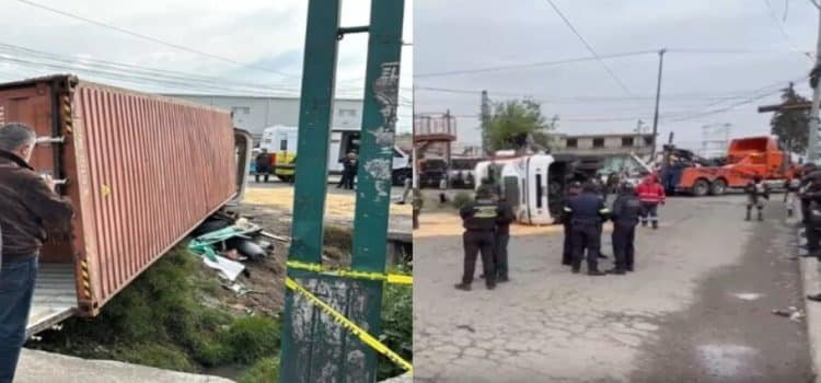 Caja de tráiler cayó sobre mototaxi en Toluca