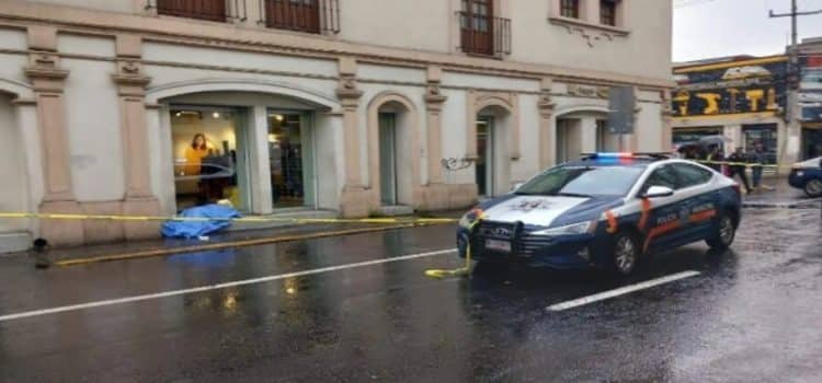 Mujer pierde la vida en el centro de Toluca