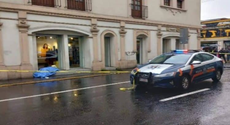 Mujer pierde la vida en el centro de Toluca