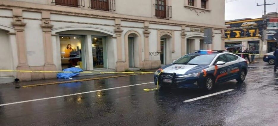 Mujer pierde la vida en el centro de Toluca