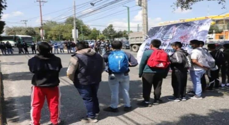 Egresados de la Normal de Tenería convocan marcha contra reforma al ISSSTE en Toluca