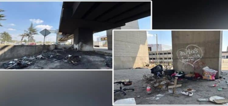 Pobladores solicitan atender a hombre en situación de calle que quema llantas en Toluca