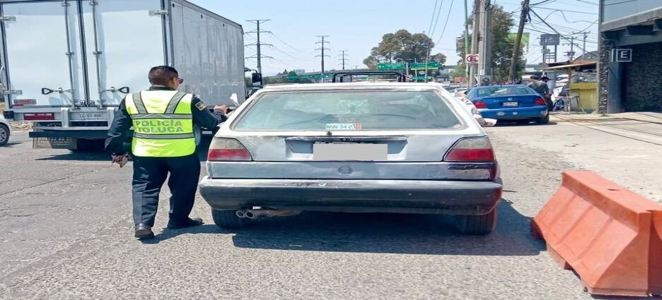 Policía municipal de Toluca recupera 3 vehículos con reporte de robo