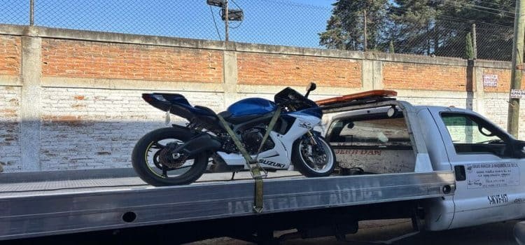 Detienen a 2 personas durante operativos de inspección en Toluca; se aseguraron 3 motocicletas