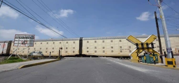 Proponen paso a desnivel para mitigar impacto del tren en Toluca