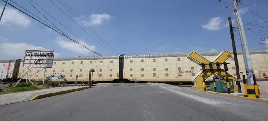 Proponen paso a desnivel para mitigar impacto del tren en Toluca