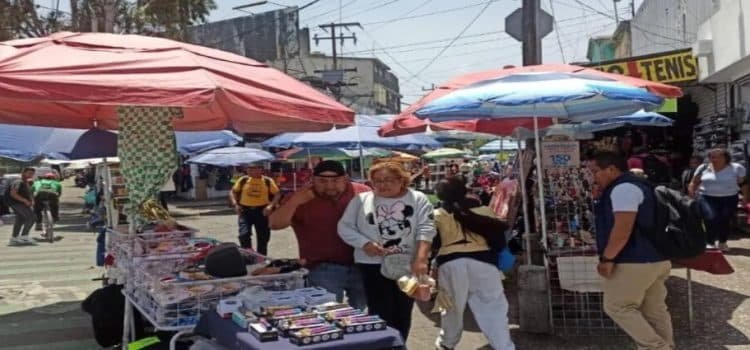 Regresan ambulantes a la Terminal de Autobuses en Toluca