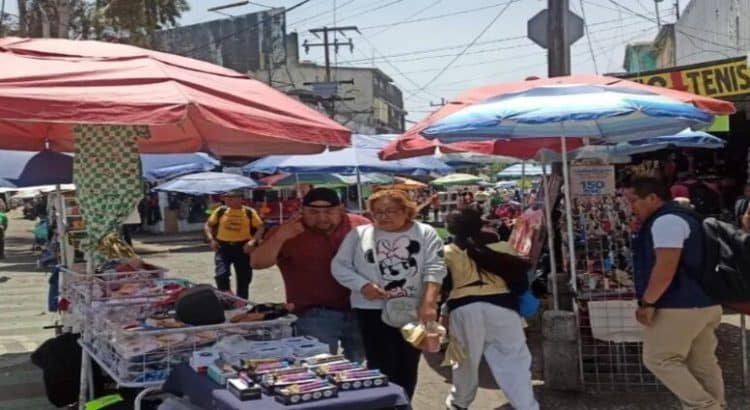 Regresan ambulantes a la Terminal de Autobuses en Toluca