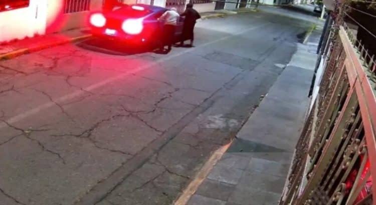 Automovilista logra evadir asalto en Toluca