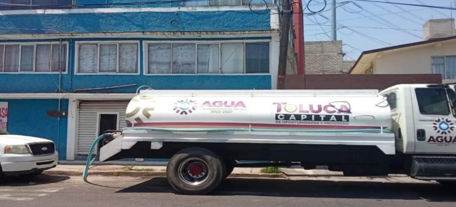 Toluca continúa con distribución gratuita de agua potable