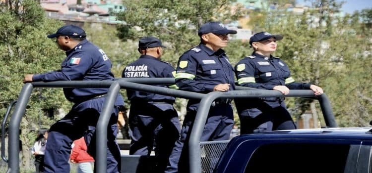 Policías irrumpen al interior de oficinas de Agua y Saneamiento en Toluca