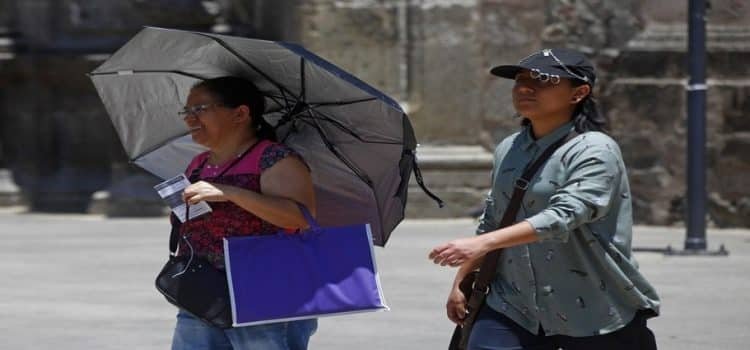 Emiten recomendaciones por altas temperaturas en Toluca
