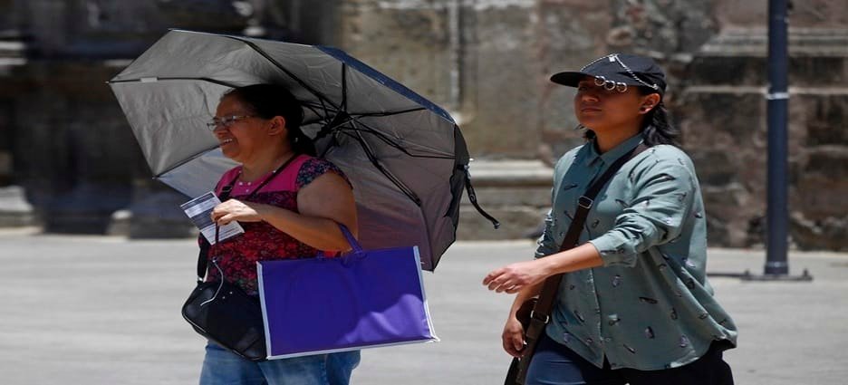 Emiten recomendaciones por altas temperaturas en Toluca