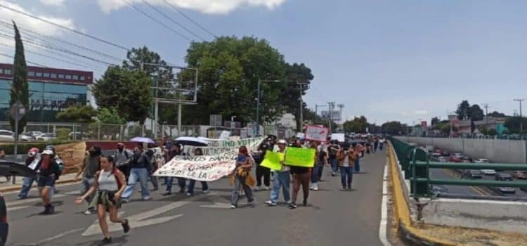Estudiantes de UAEMex toman edificio de Rectoría