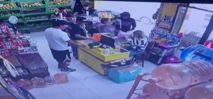 Captan asalto a mano armada en tienda de abarrotes de Toluca