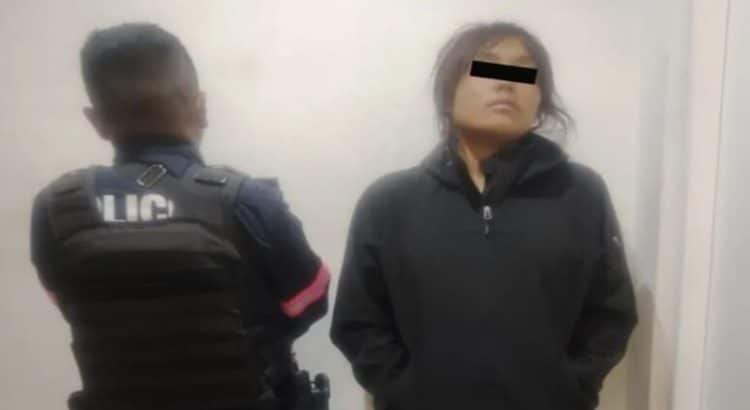 Detienen a mujer por amenazar a chofer con cuchillo en Toluca