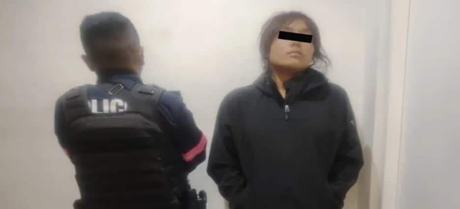 Detienen a mujer por amenazar a chofer con cuchillo en Toluca