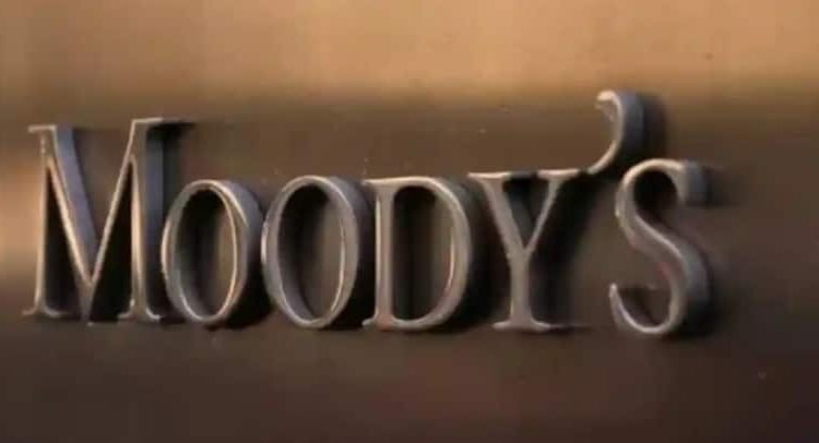 Baja Moody’s la calificación crediticia de Estados Unidos