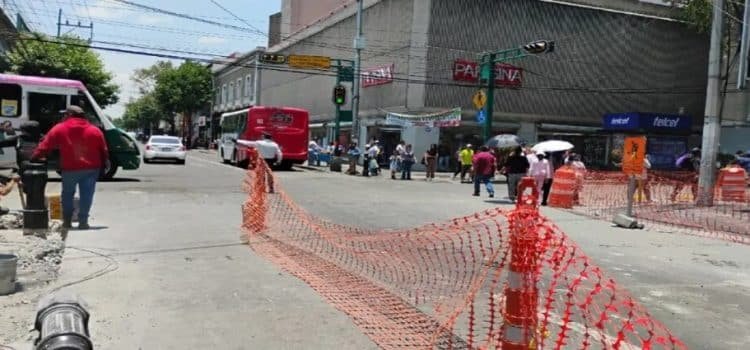 Cierran temporalmente avenida Hidalgo por instalación de cruces inteligentes en Toluca