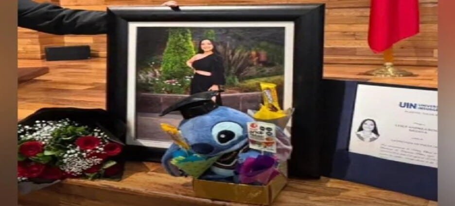 Familiares de Lesly reciben su título en psicología a 3 meses de su muerte en Toluca