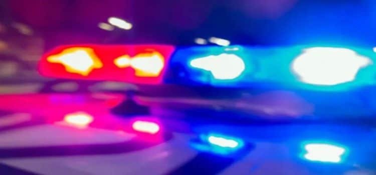 Hombre pierde la vida en patrulla tras ser detenido en Toluca