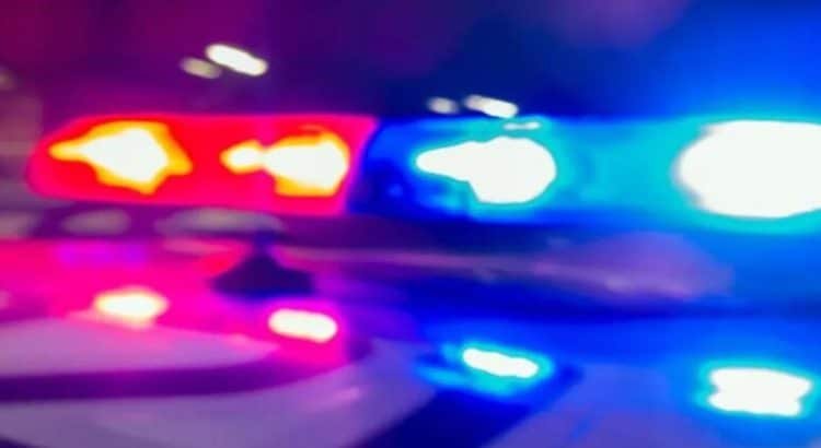 Hombre pierde la vida en patrulla tras ser detenido en Toluca