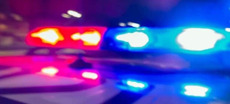 Hombre pierde la vida en patrulla tras ser detenido en Toluca