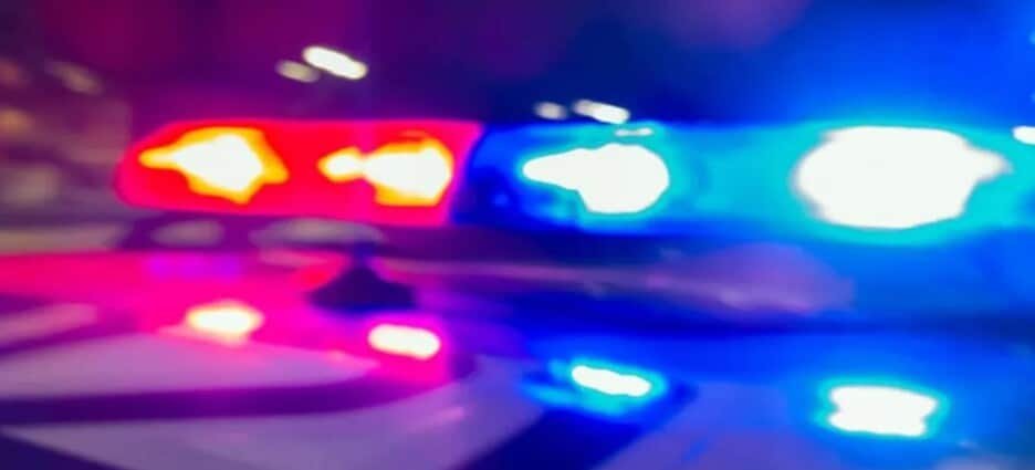 Hombre pierde la vida en patrulla tras ser detenido en Toluca