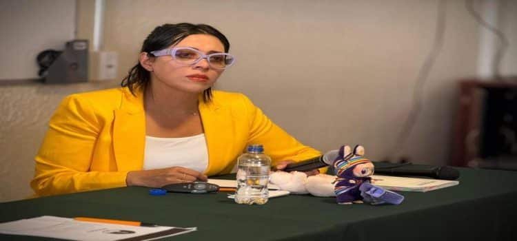 Eréndira Fierro exige continuar en elección de UAEMex