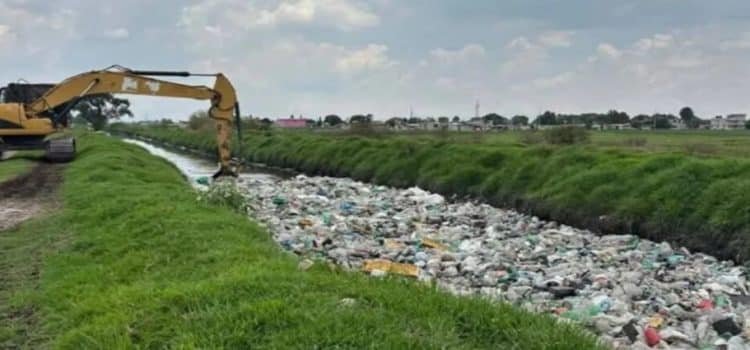 Se han retirado 470 toneladas de basura en canales de Toluca