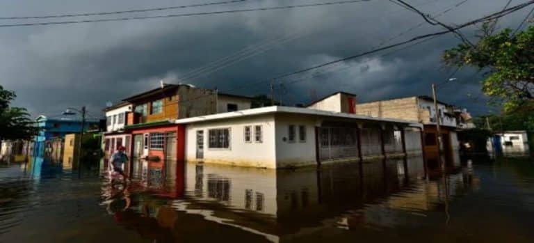 Se han inundado 160 casas y rescatado a 50 personas por lluvias en Edomex