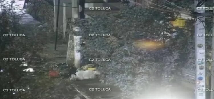 Detienen a 3 personas por tirar basura en vía pública de Toluca