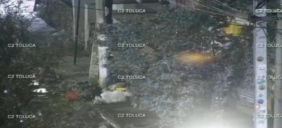 Detienen a 3 personas por tirar basura en vía pública de Toluca