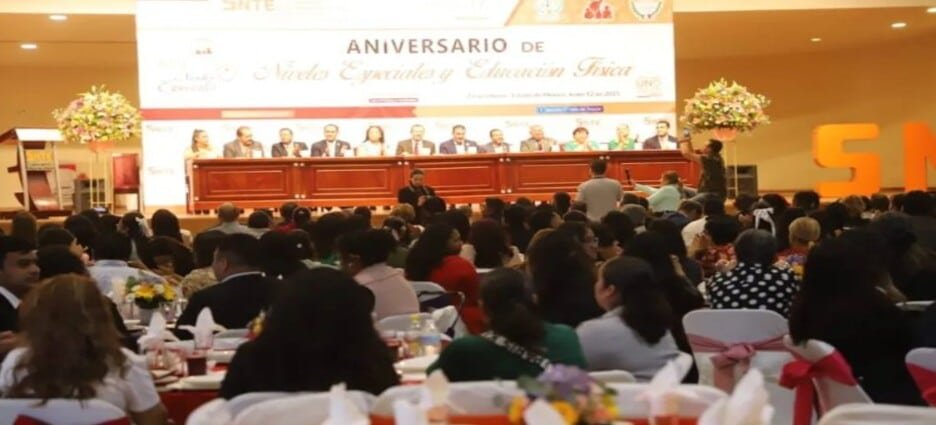 Conmemoran aniversario de niveles especiales y educación física en SNTE sección 17 de Toluca