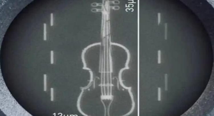 Crean violín microscópico … más delgado que un cabello humano