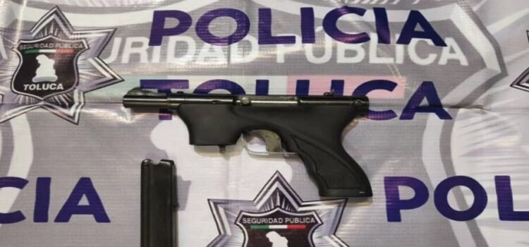 Encuentran arma de fuego en paquete de mensajería en Toluca Encuentran arma de fuego en paquete de mensajería en Toluca