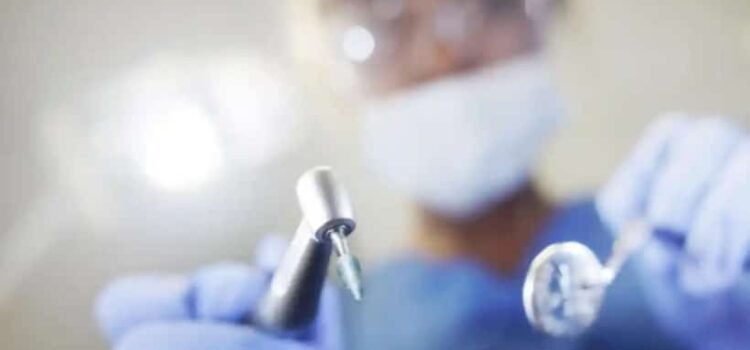 Ejercía como dentista con conomientos aprendidos en videos de YouTube