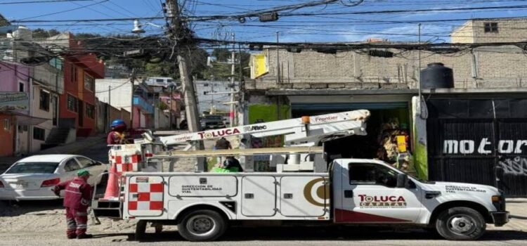 Iluminan zona norte de Toluca con 600 luminarias que brindan seguridad de tránsito a habitantes Iluminan zona norte de Toluca con 600 luminarias que brindan seguridad de tránsito a habitantes