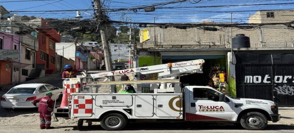 Iluminan zona norte de Toluca con 600 luminarias que brindan seguridad de tránsito a habitantes