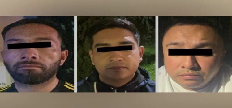 Detienen a 3 hombres con identificaciones falsas de la FGR en Toluca Detienen a 3 hombres con identificaciones falsas de la FGR en Toluca