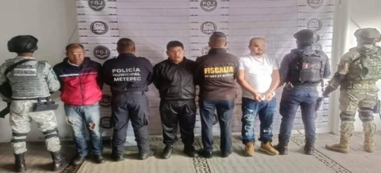 Detienen a banda dedica al robo de vehículos en Toluca