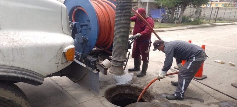 Refuerzan limpieza de rejillas, canales y drenaje en Toluca