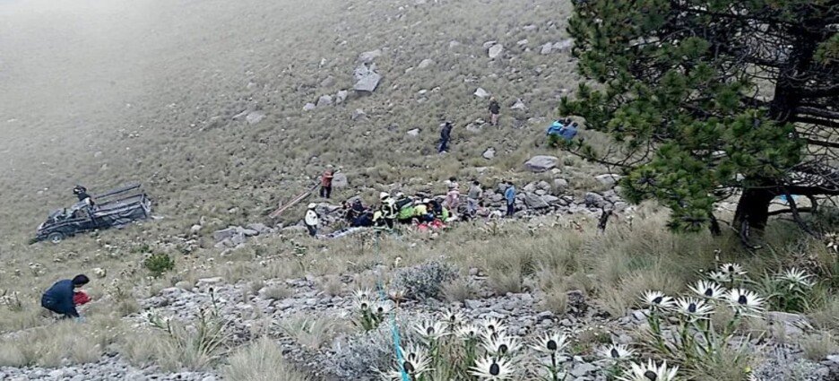 Camioneta con turistas se accidenta en el Nevado de Toluca; hay 11 heridos