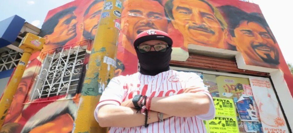 Artista urbano plasma la historia del Toluca en un mural