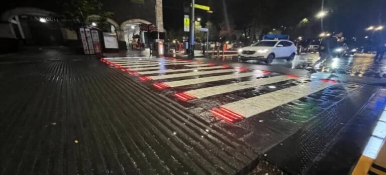Inauguran pasos inteligentes en centro de Toluca