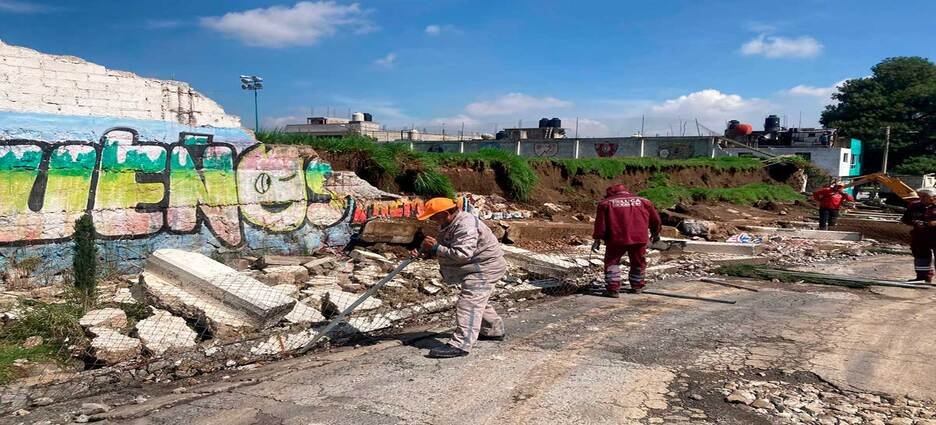 Colapsa barda en Santiago Tlacotepec tras intensas lluvias