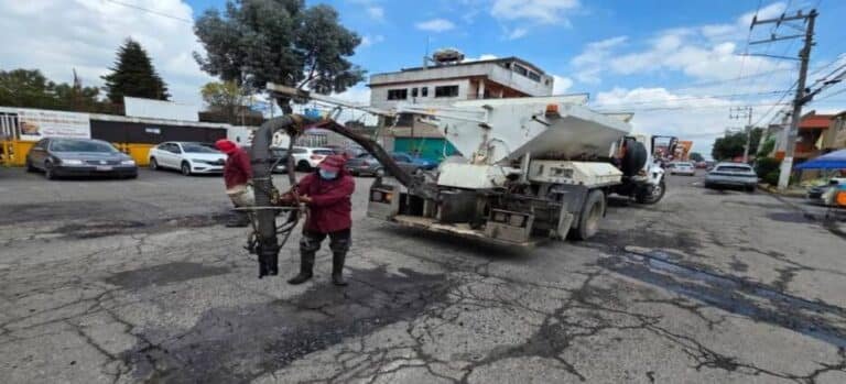 Trabajos de bacheo permiten un tránsito más ágil en delegaciones de Toluca