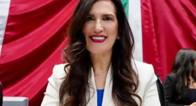 Asume Kenia López Rabadán la presidencia de la Mesa Directiva de la Cámara de Diputados Asume Kenia López Rabadán la presidencia de la Mesa Directiva de la Cámara de Diputados