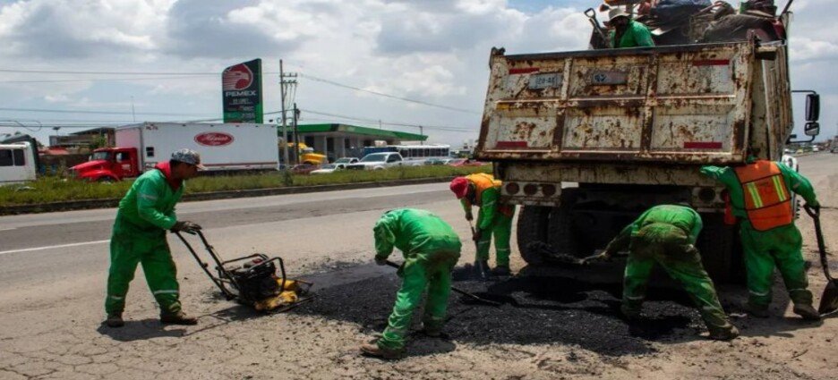 Empresarios reparan tramos críticos de la autopista Toluca-Naucalpan