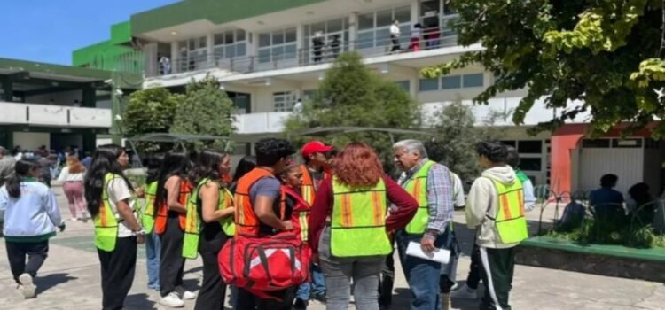 Se movilizan cuerpos de emergencia por fuga de gas en Prepa 5 de la UAEMEX Se movilizan cuerpos de emergencia por fuga de gas en Prepa 5 de la UAEMEX